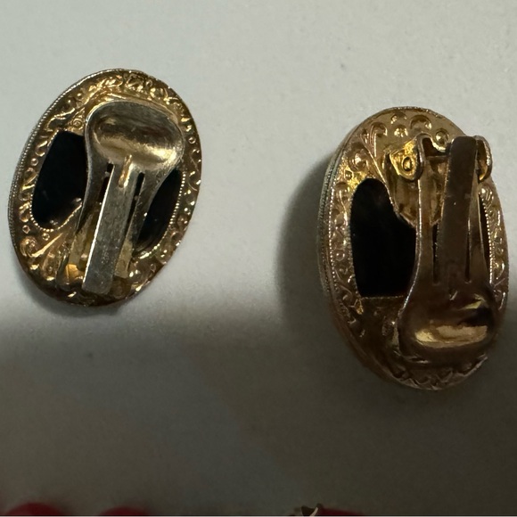 Retro red beaded necklace with making black and red clip back earrings - Picture 2 of 4